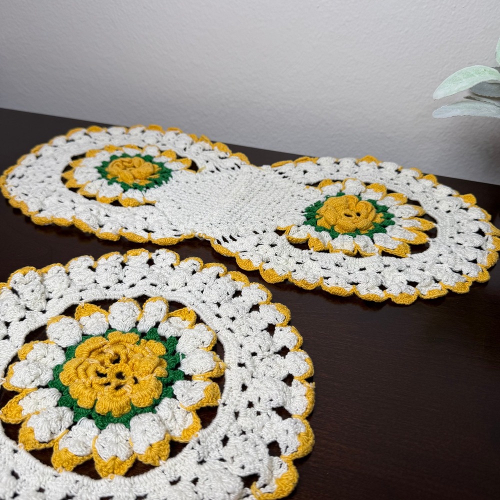 Vintage Handmade Crochet‎ Sunflower Doily Set White Yellow Green Floral 2 Piece - Picture 3 of 6